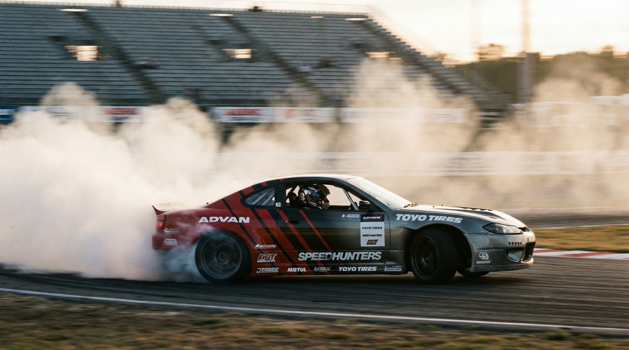 黄色仓库赛车汽车解说视频